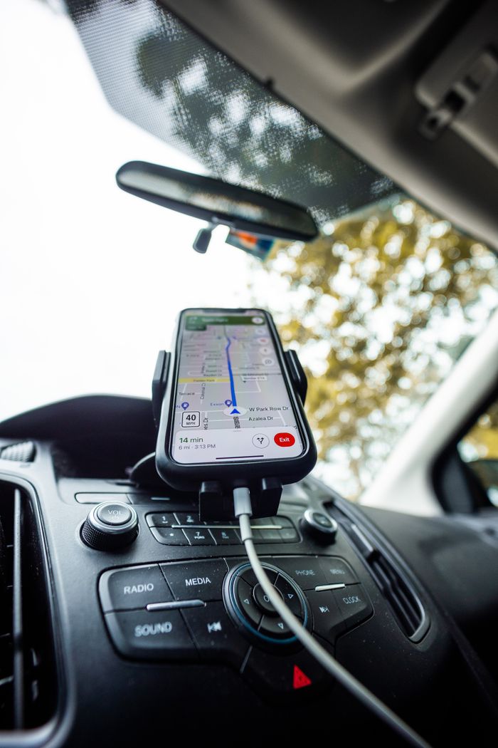 hero-02 Smartphone mounted on car dashboard running a navigation app. Ideal for travel and technology themes.